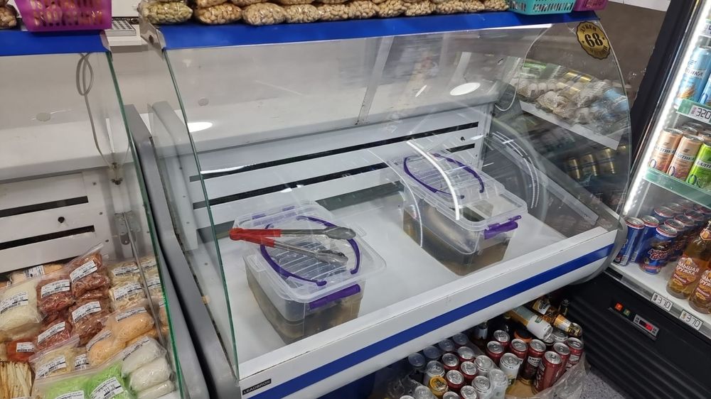 Продам Витринный холодильник