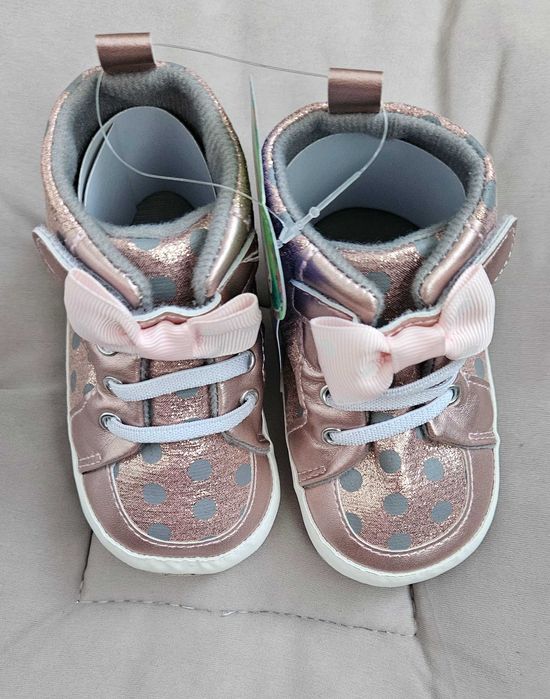 Sneakersi roz, marime 13-18 luni