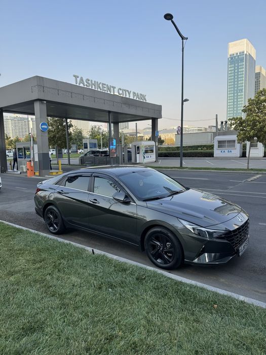 Hyundai Elantra sotiladi