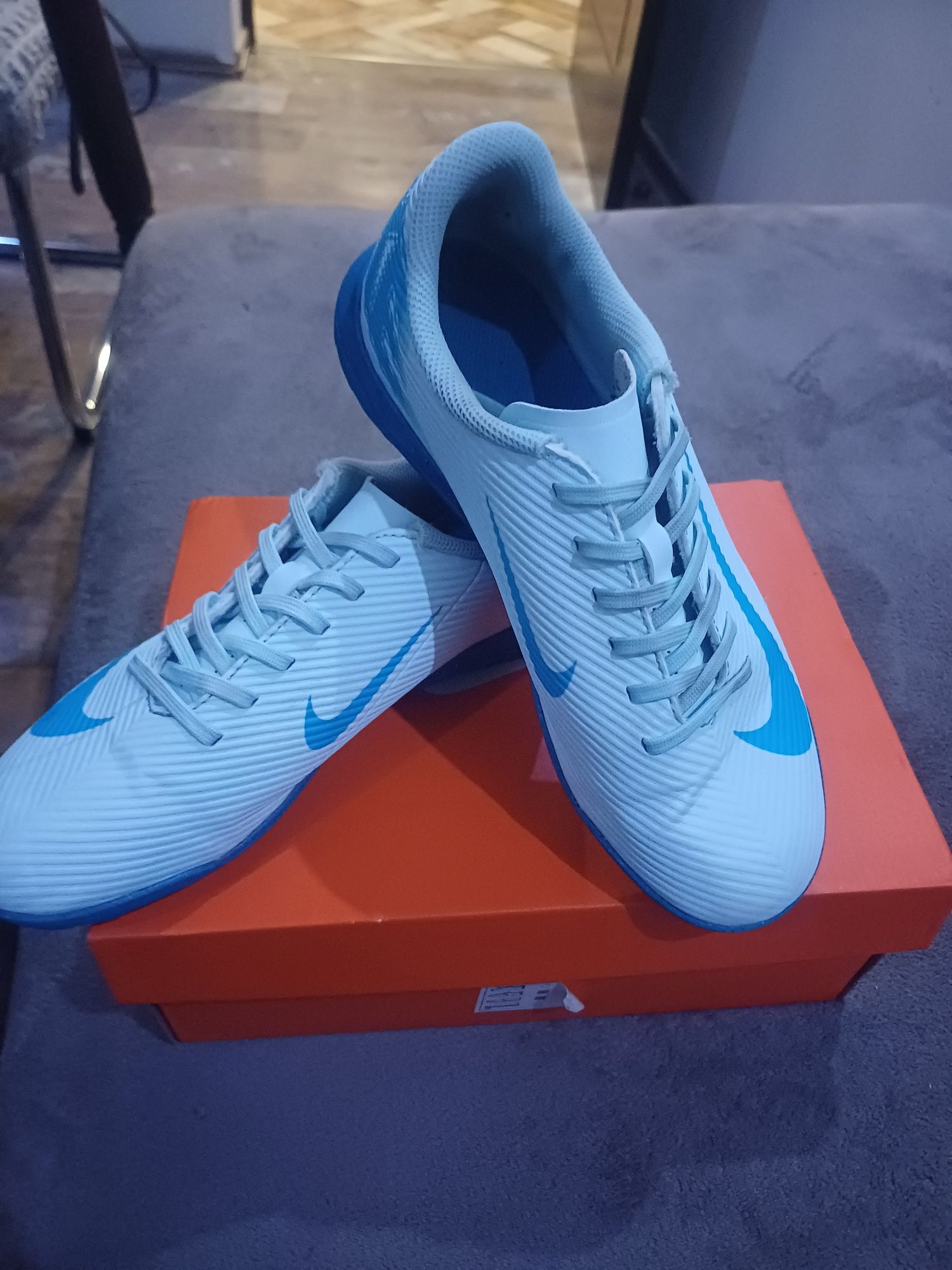 Футболни обувки - стоножки Nike