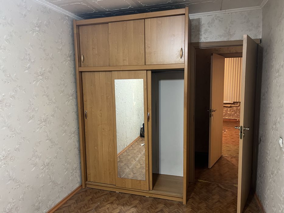 Шкаф с зеркалом (разобран, готов к вывозу)