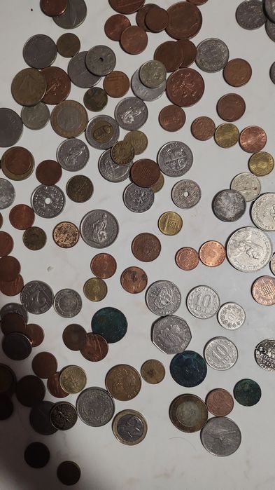 Monede si bacnote de toate felurile