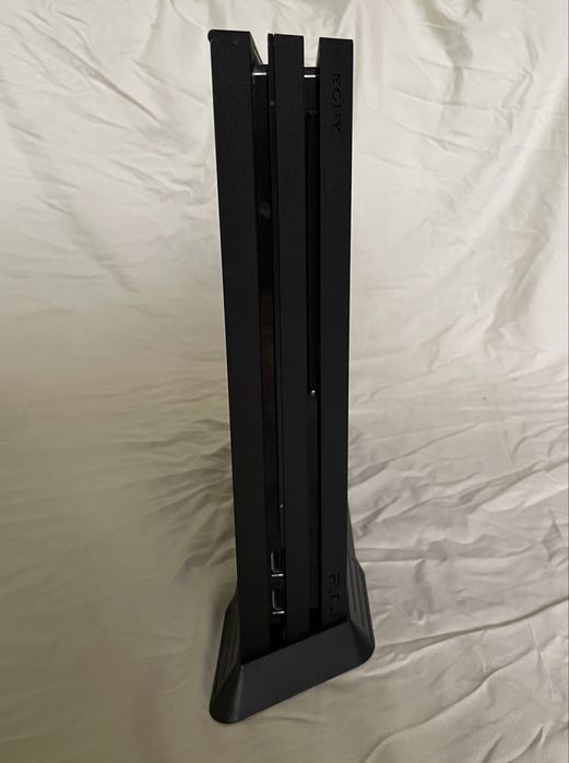 Pachet Consola PS4 PRO 1T