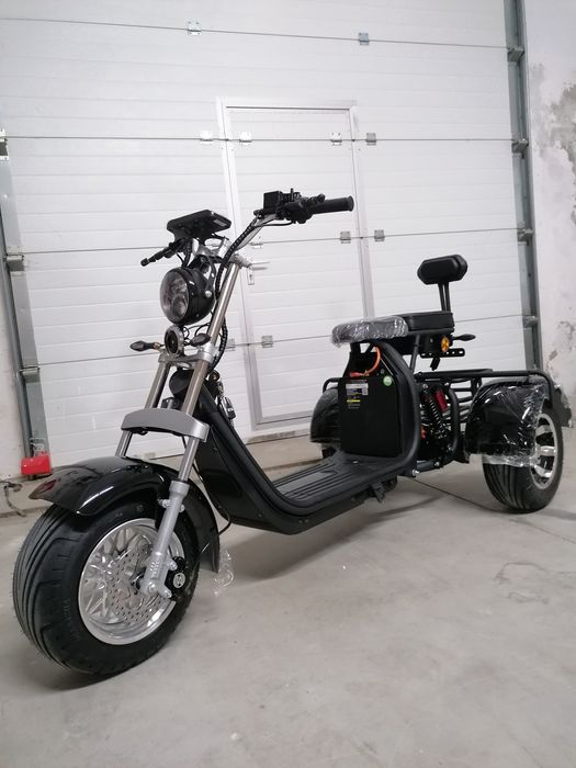 Scuter electric nou triciclu