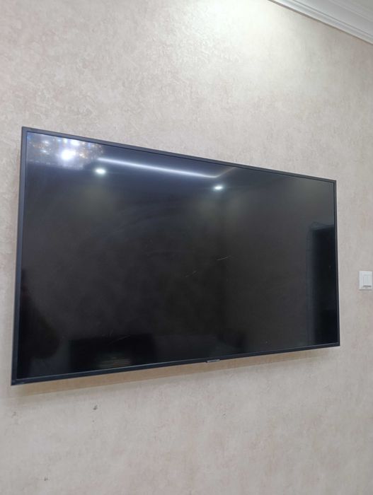 Телевизор samsung led,диагональ 50, на запчасти , экран сломан
