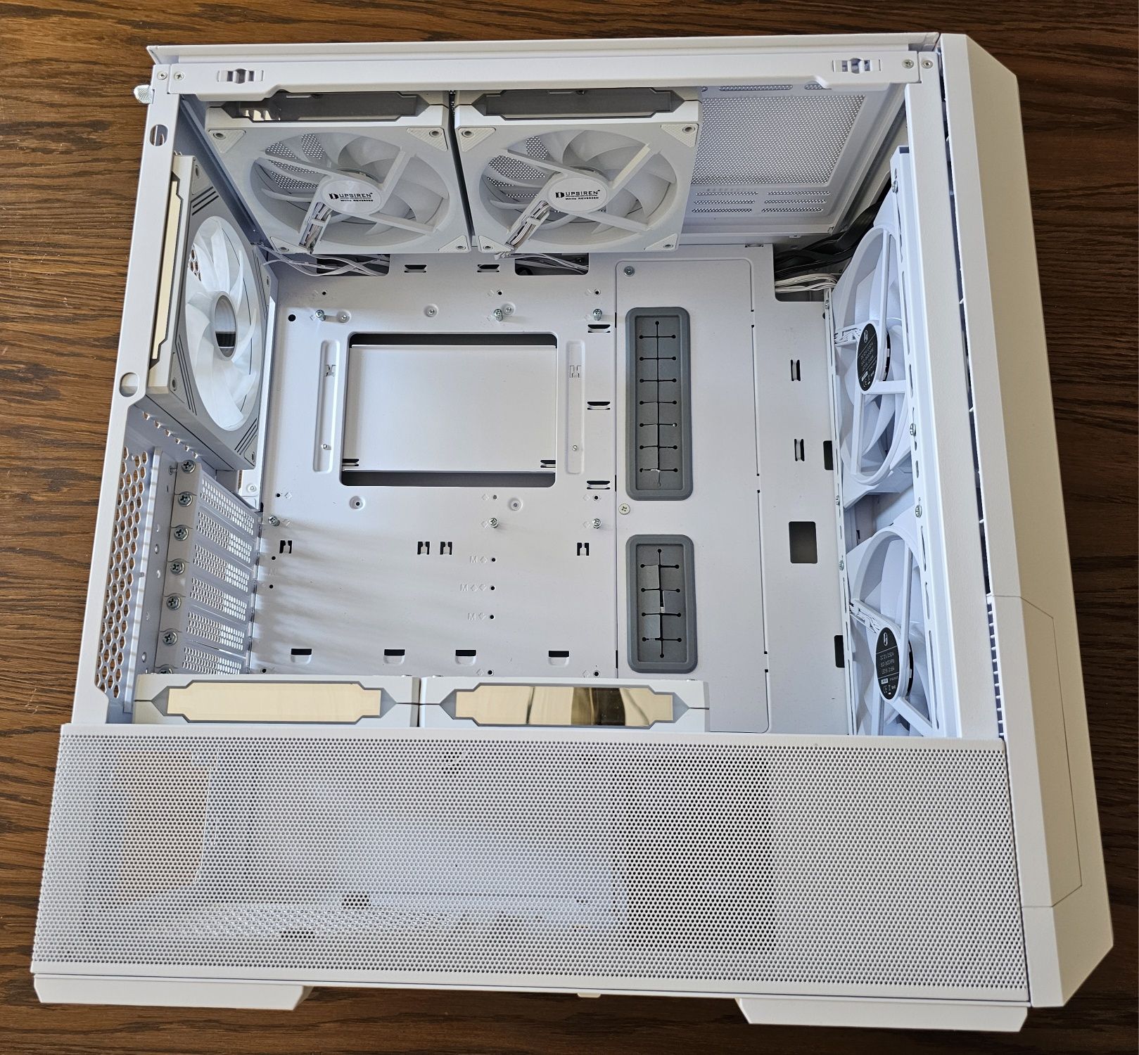 Lian li 216 white RGB Liancool кутия за компютър Лиан ли бяла