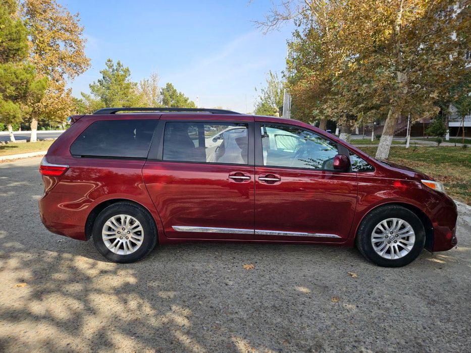 Toyota Sienna в отличном состоянии
