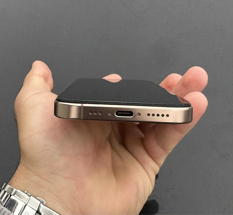 Iphone 16 pro Blocat pe rețea