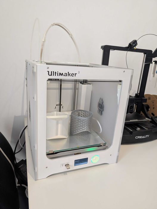 Imprimantă 3D Ultimaker 3, stare excelentă, accesorii, 3 filamente