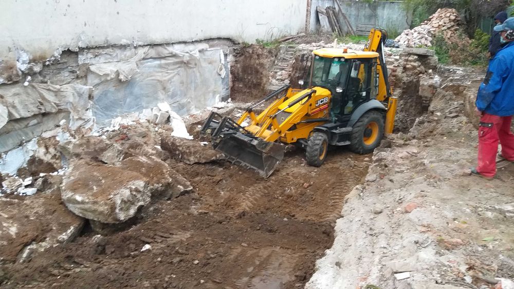 buldoexcavator de inchiriat , picon , demolari