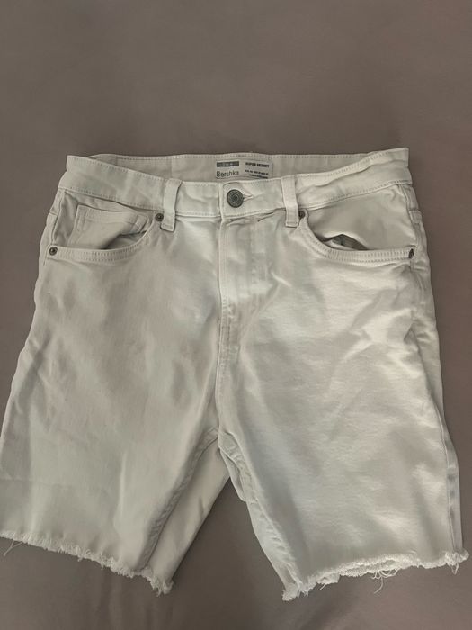 Vand pantaloni scurti bershka