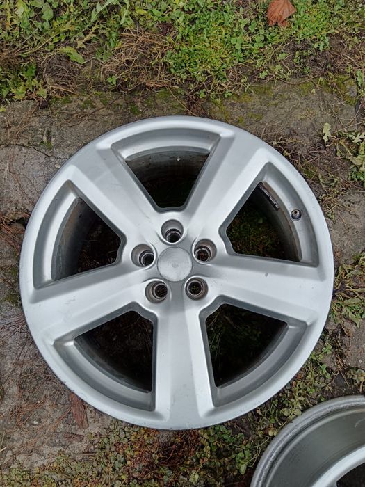 Vând jante audi r18