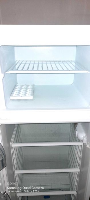 Продавам хладилник Лърпул във перфектно състояние