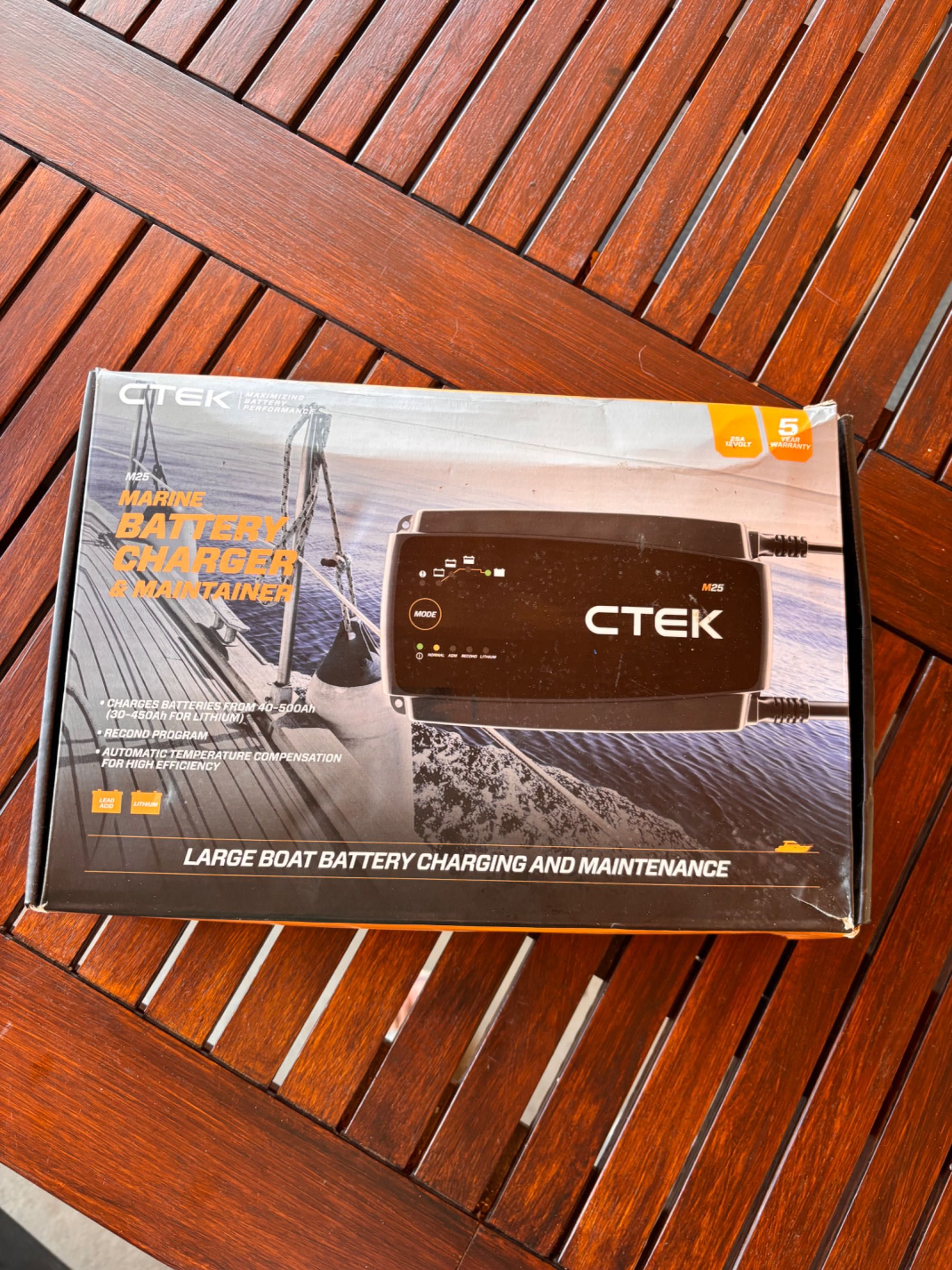 CTEK зарядно устройство