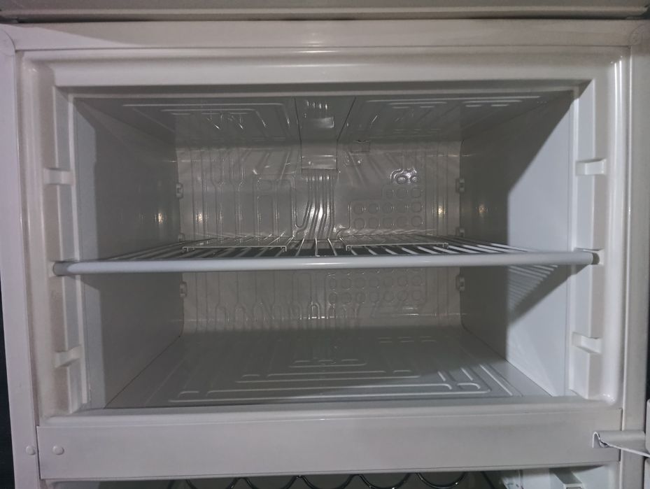 Продавам хладилник Körting с фризер