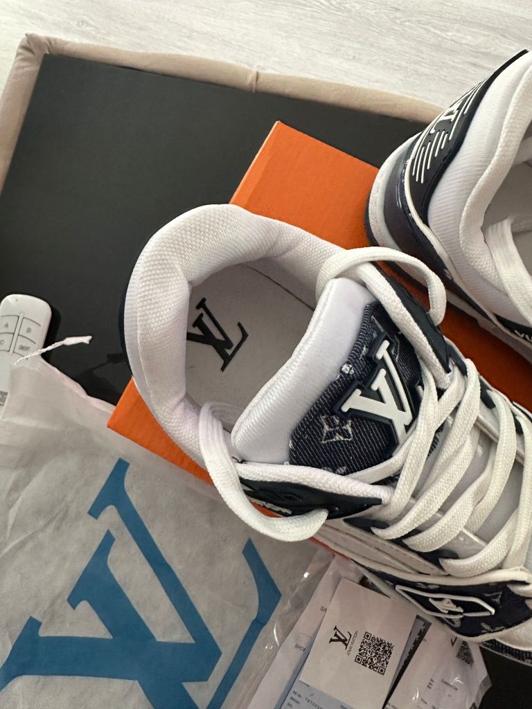 Sneackers premium LV track