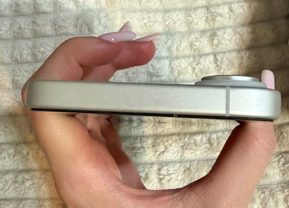 Продавам Iphone 16