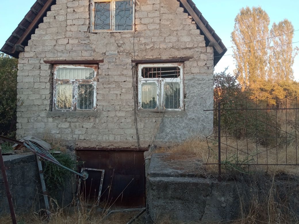 Продаю дачу на юкоричирчикском районе.  Кучирма есть (кадастр)