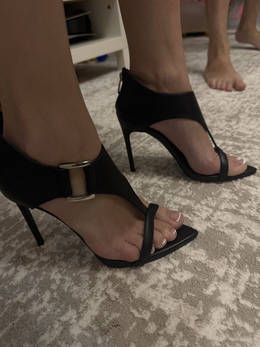 Продам новые босоножки