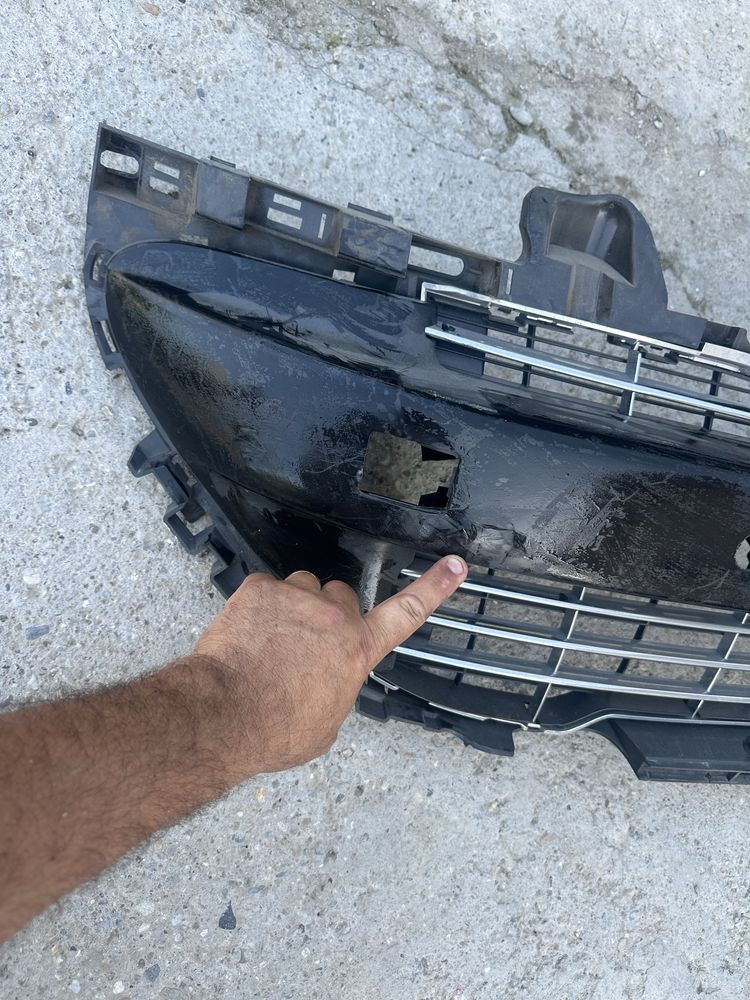 Grilă bară față peugeot 308.