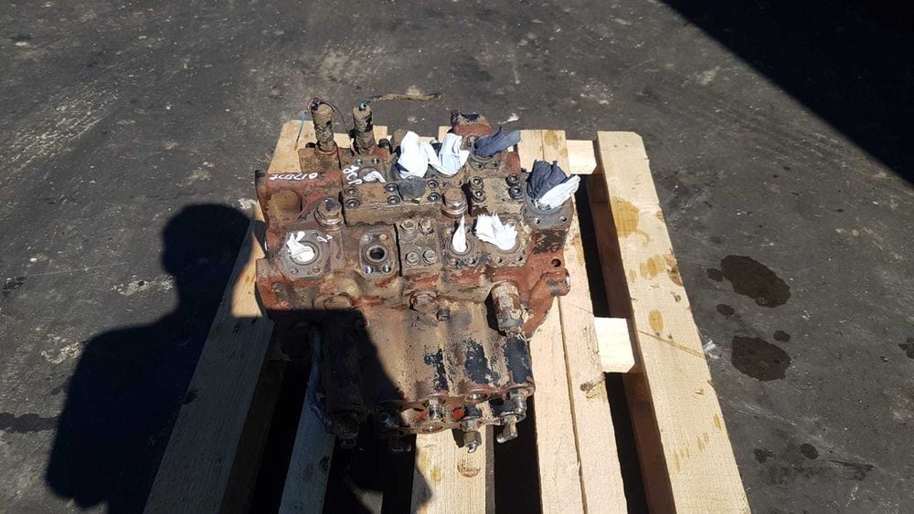 Distribuitor hidraulic excavator JCB JS 210 , 220 , 240