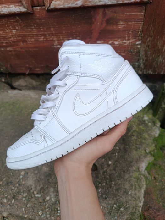 jordan 1 mid triple white 40