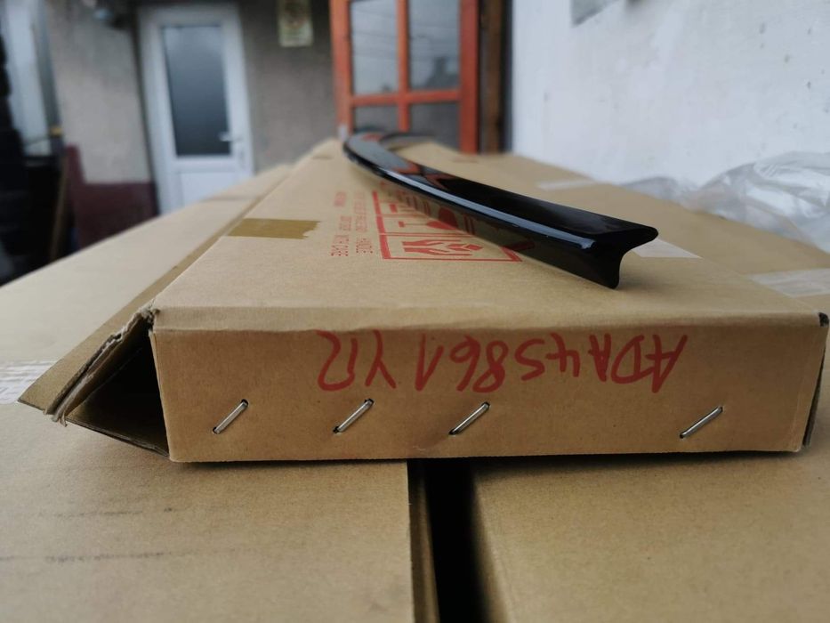 Eleron spate portbagaj Audi A4 B8 Face-lift negr lucios  8K5827933 GRU