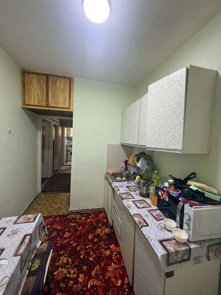 Срочно продается в чирчике 3 комнмтная квартира