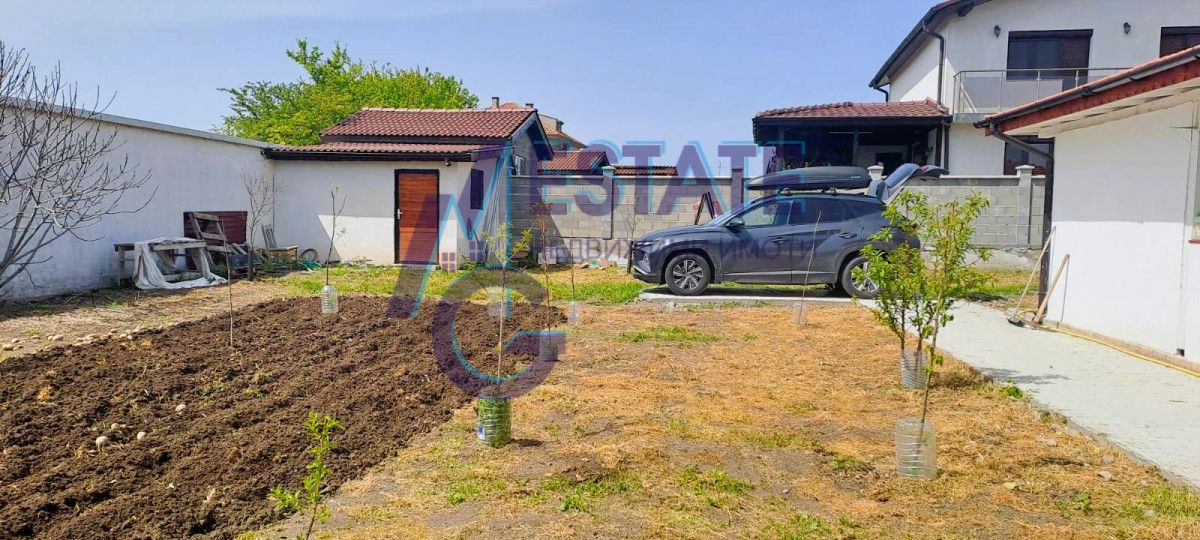Едноетажна тухлена къща в с. Тънково, на 7 км от Слънчев бряг