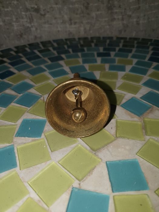 Стар месингов звънец