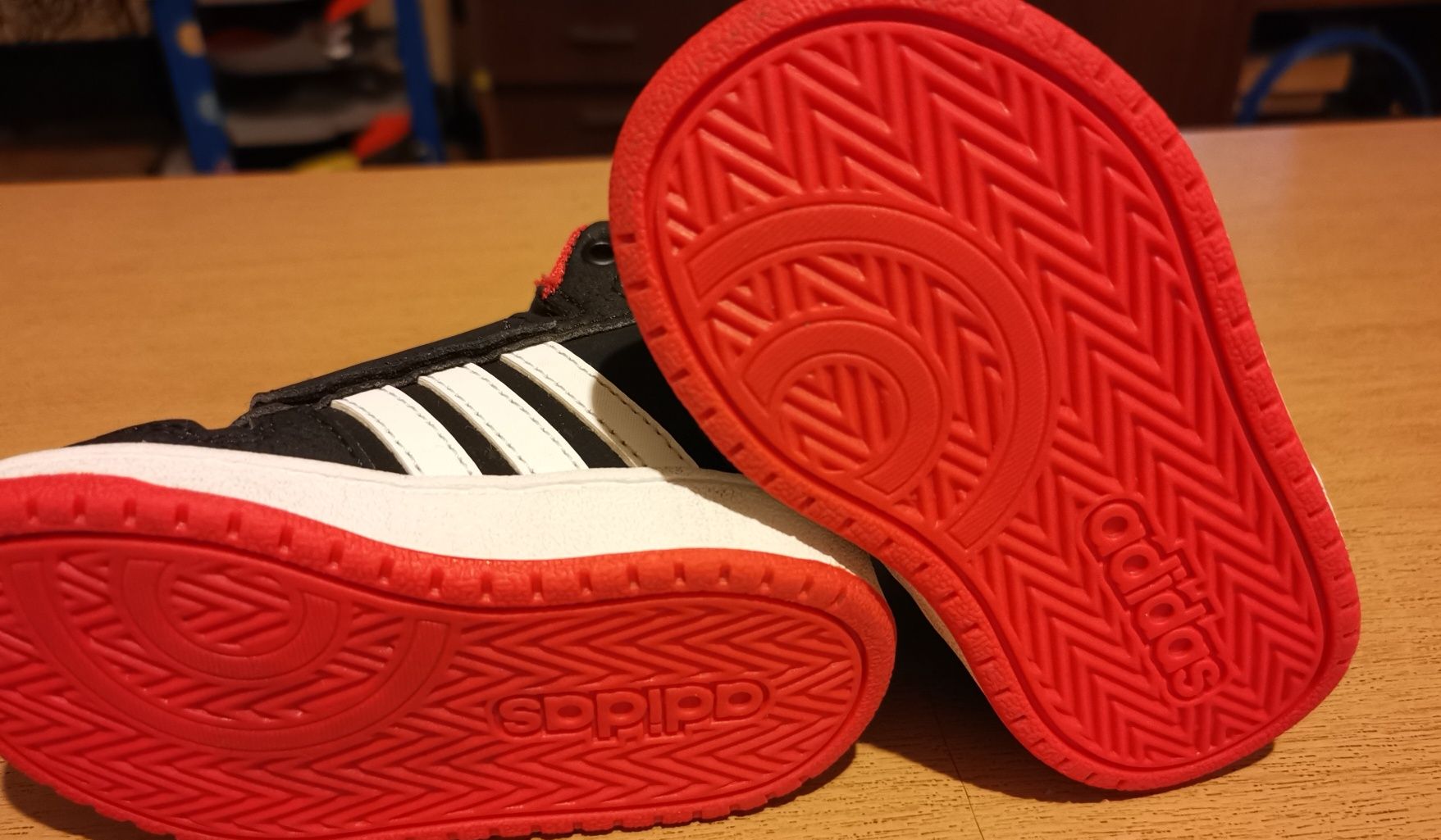 Adidas Hoops Mid 2.0