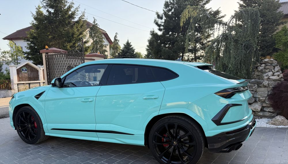 Lamborghini urus de vanzare culoare deosebita Tifany Blue Miami