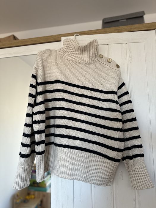 ZARA стилен пуловер в черно и бяло със златен детайл EU M