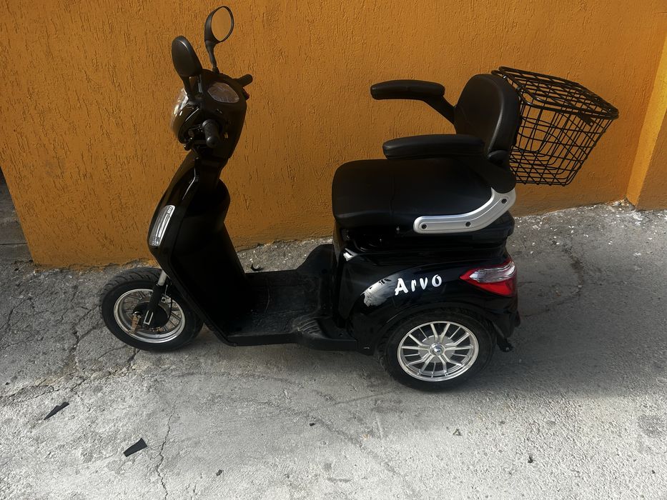 Продава се Електрическа триколка Arvo p300