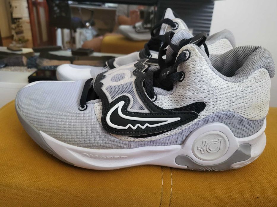 Adidasi Nike  marimea 42