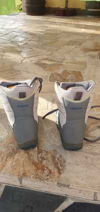 Boots snowboard.