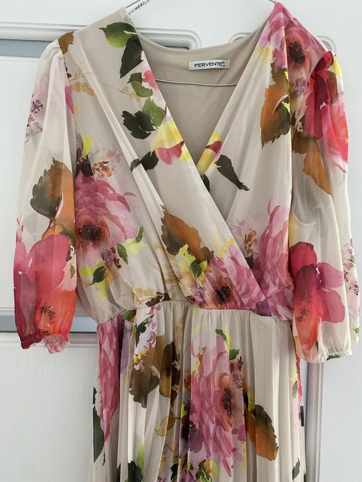 Vand rochie de ocazie cu model floral