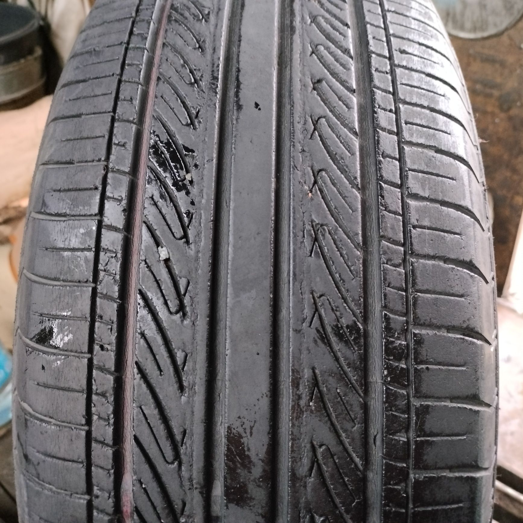 Продам шины б/у 215/65/R16