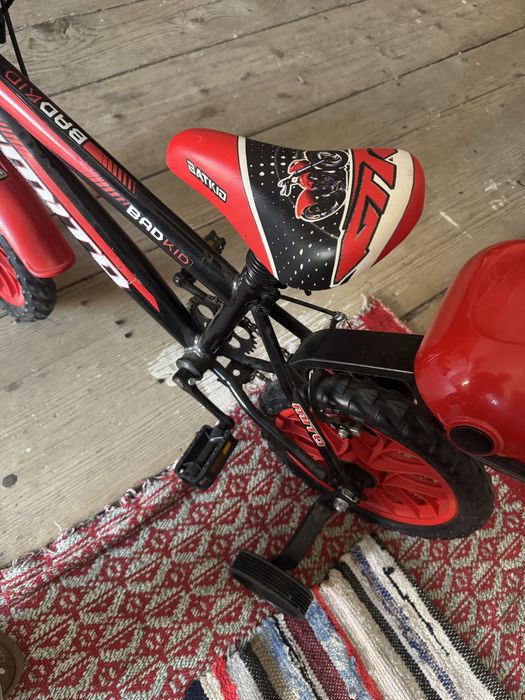 Bicicleta copii de la patru la sase ani