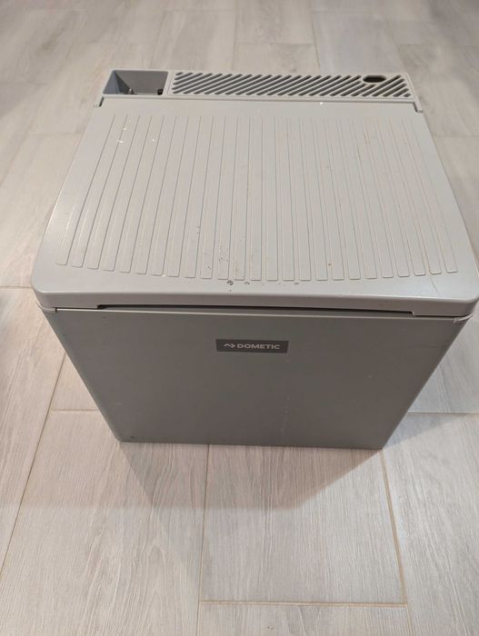 Frigider Dometic JCB-1 220 V / 12 V / gaz butan,,camping