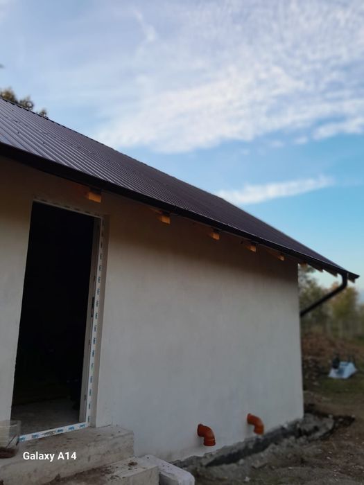 Vând teren cu constructie in Lipanesti