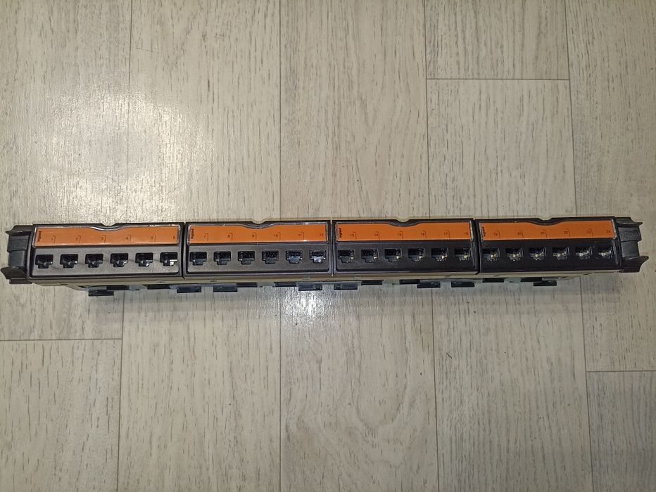 Панель коммутационная Legrand 24