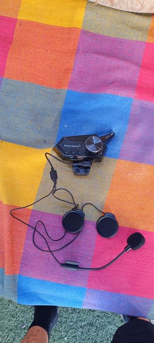 Продам гарнитуру блютуз на шлем новым  в хорошем состоянии