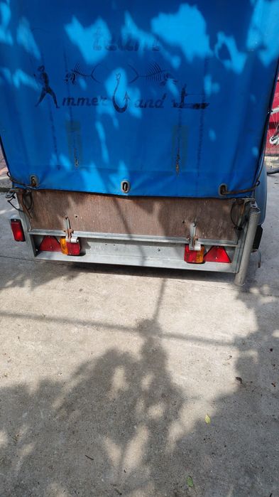 Vând remorca auto
