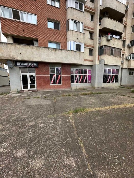 Spațiu comercial de închiriat – 336 mp + subsol + parcare