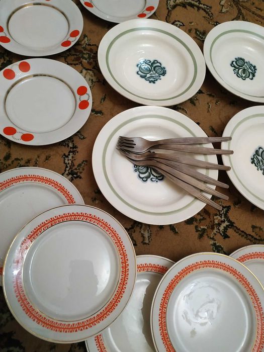 16 тарелок и 6 вилок производство СССР все разом, цена за все.
