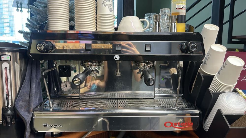 Продаю комплект: кофемашина + кофемолку