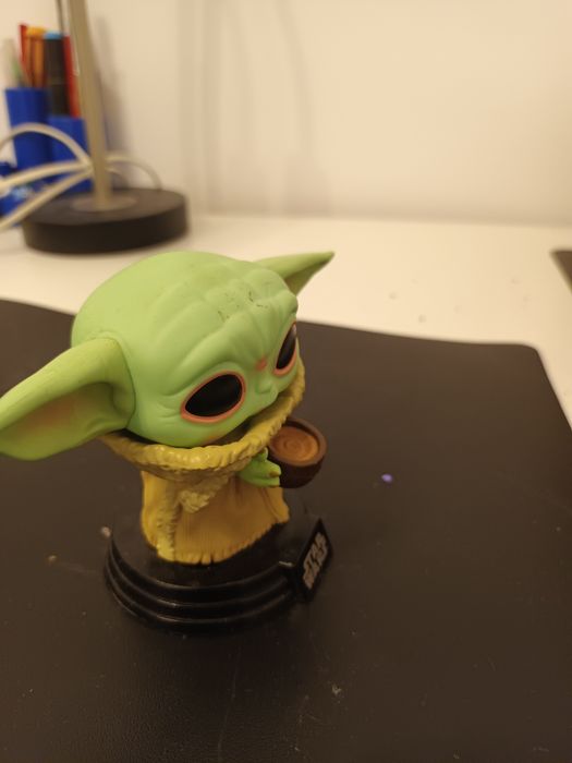Figurina star wars baby yoda funko pop în stare buna