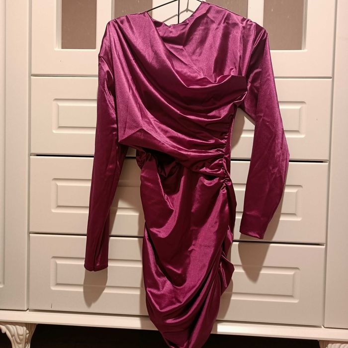 Чисто нова рокля в цвят циклама