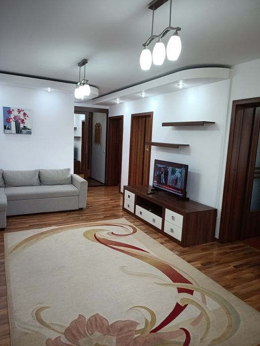 Închiriez apartament 3 camere